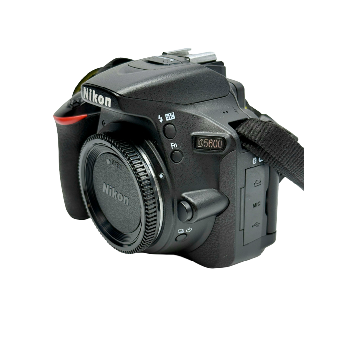 Lustrzanka Nikon D5600 korpus 17.000 zdjęć