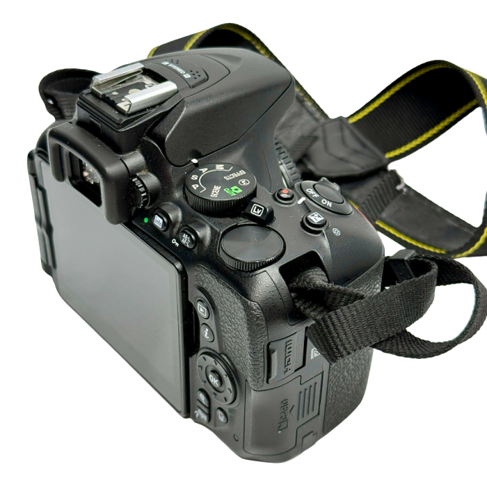 Lustrzanka Nikon D5600 korpus 17.000 zdjęć