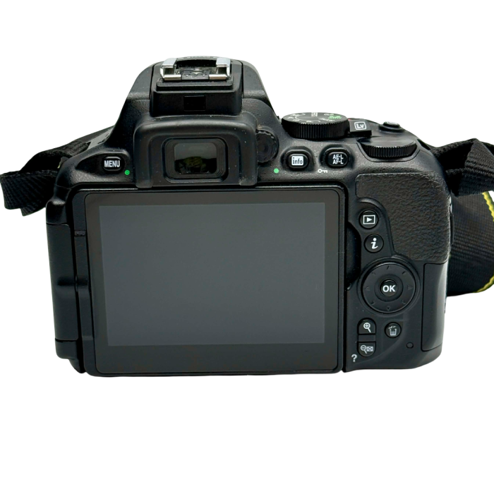 Lustrzanka Nikon D5600 korpus 17.000 zdjęć