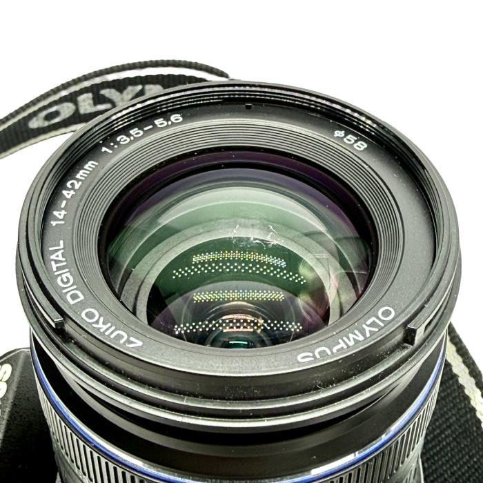 Lustrzanka Olympus E-520 + 14-42mm F3.5-5.6 ED